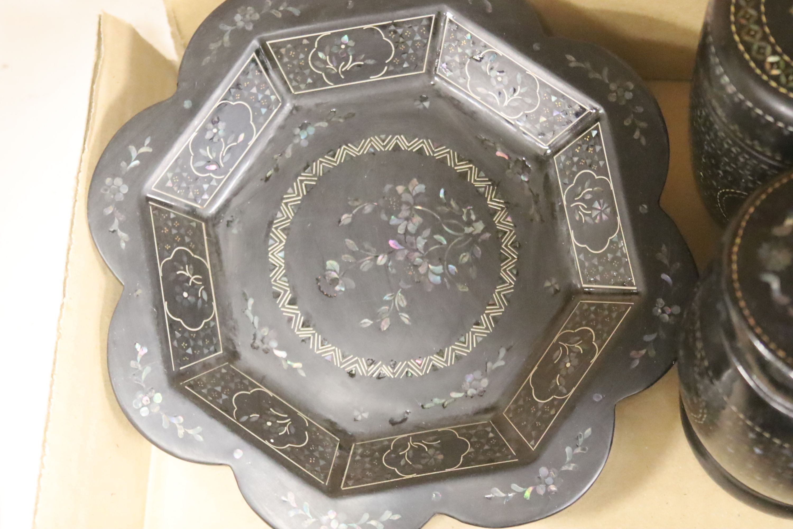 A quantity of Lac Burgaute boxes, inlaid with mother of pearl, largest 13cm diameter 10cm high (26)